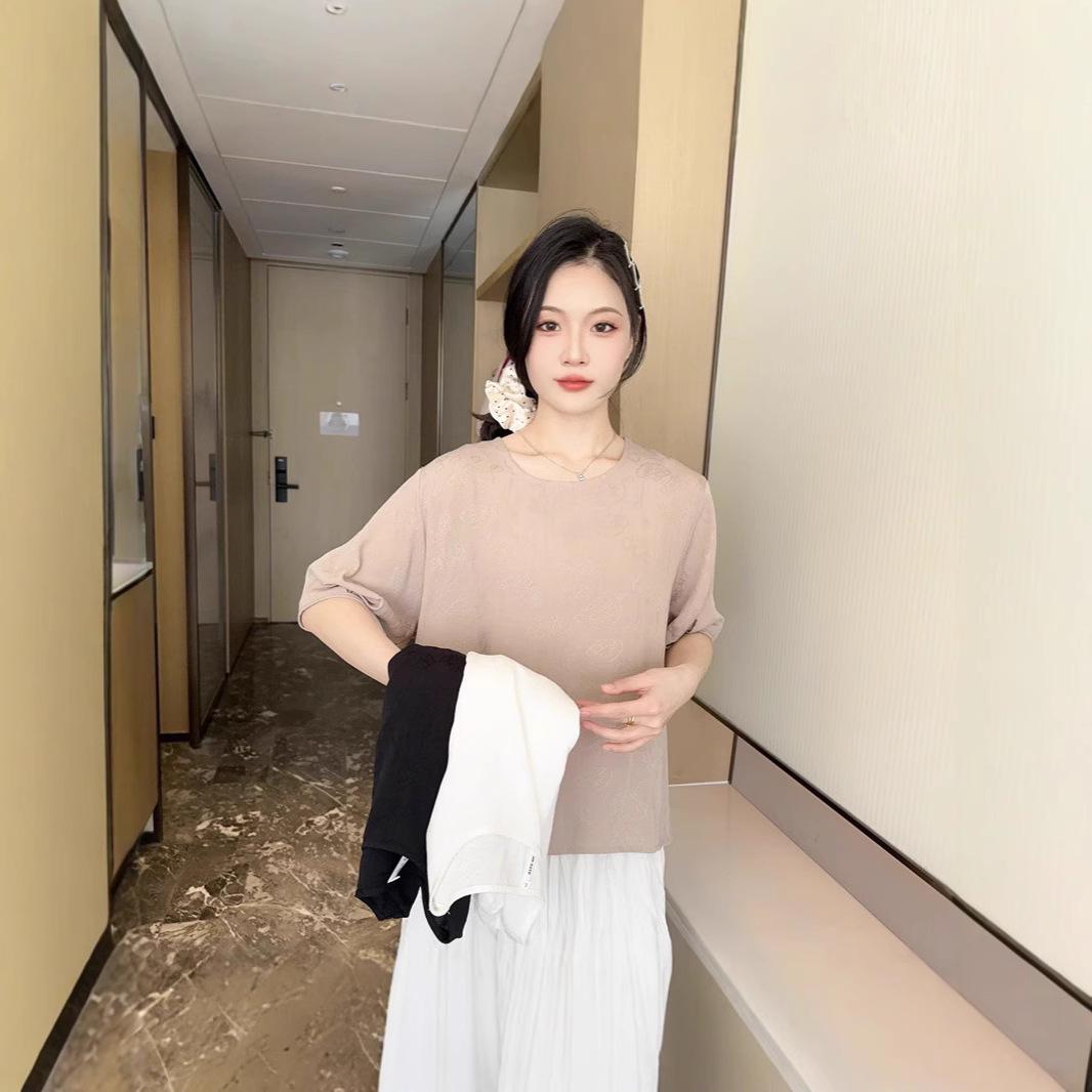 Women s 2025 Summer Cotton-Silk Jacquard Short-Sleeve White Top, Korean Style, Lightweight Solid Rayon. Extra Large
Women s 2025 Summer Cotton-Silk Jacquard Short-Sleeve White Top, Korean Style, Lightweight Solid Rayon. Extra Large