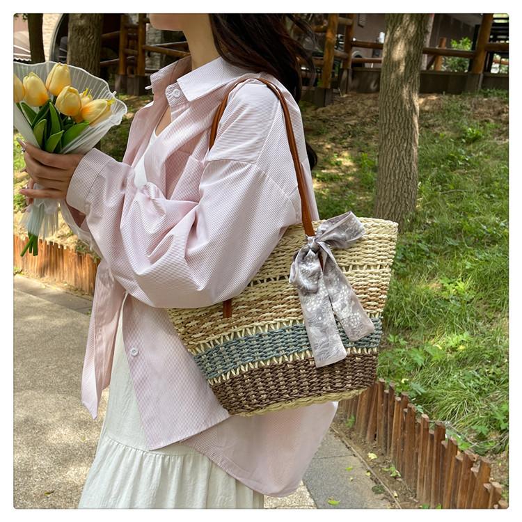 Vegetable basket women s bag 2025 summer new textured shoulder bag large capacity tote woven shoulder bag
Vegetable basket women s bag 2025 summer new textured shoulder bag large capacity tote woven shoulder bag