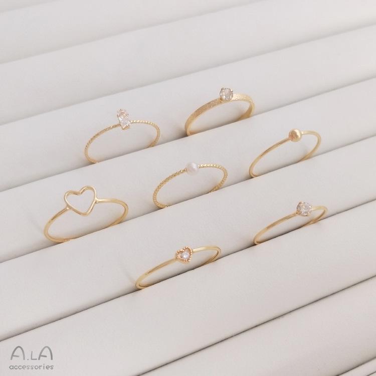 14K Gold-Filled French Pave Diamond and Pearl Minimalist Pinky Ring - Versatile, Fashionable, Light Luxury.
14K Gold-Filled French Pave Diamond and Pearl Minimalist Pinky Ring - Versatile, Fashionable, Light Luxury.