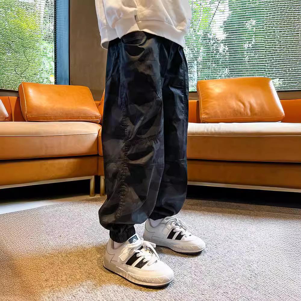 Летние комбинезоны для мальчиков 2024 года с защитой от комаров и камуфляжным принтом — легкие повседневные брюки для детей 120 cm чёрный
Летние комбинезоны для мальчиков 2024 года с защитой от комаров и камуфляжным принтом — легкие повседневные брюки для детей 120 cm чёрный