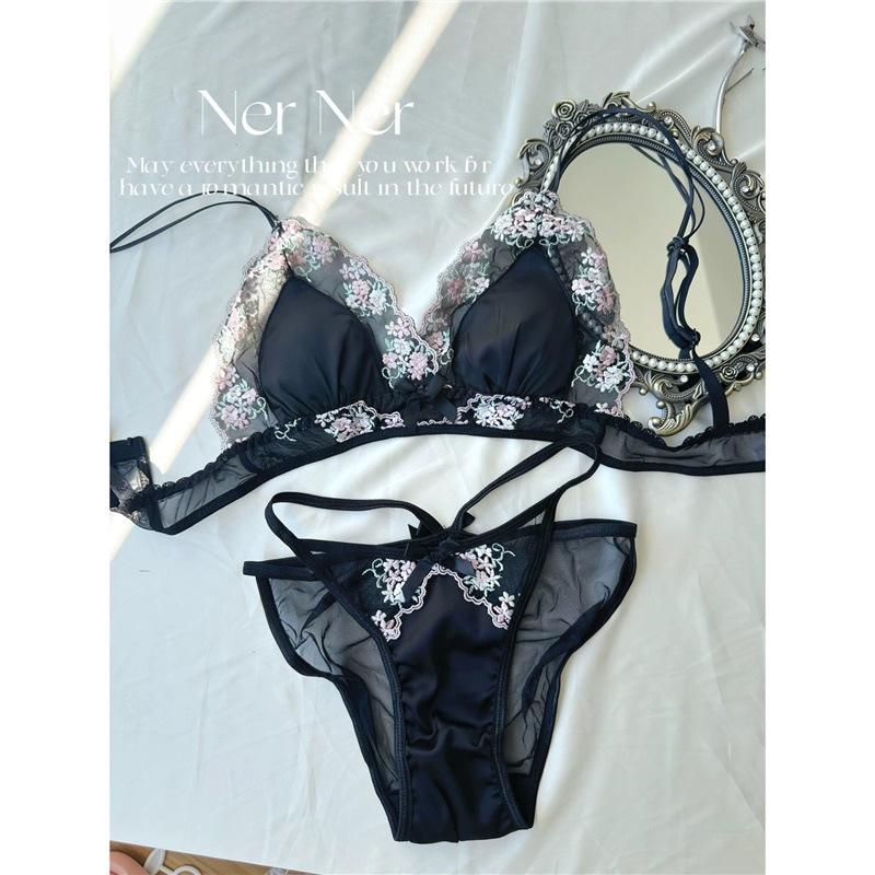 Embroidery light luxury silk French lace bra set underwear women s triangle cup thin purple sexy pure desire small chest XL
Embroidery light luxury silk French lace bra set underwear women s triangle cup thin purple sexy pure desire small chest XL