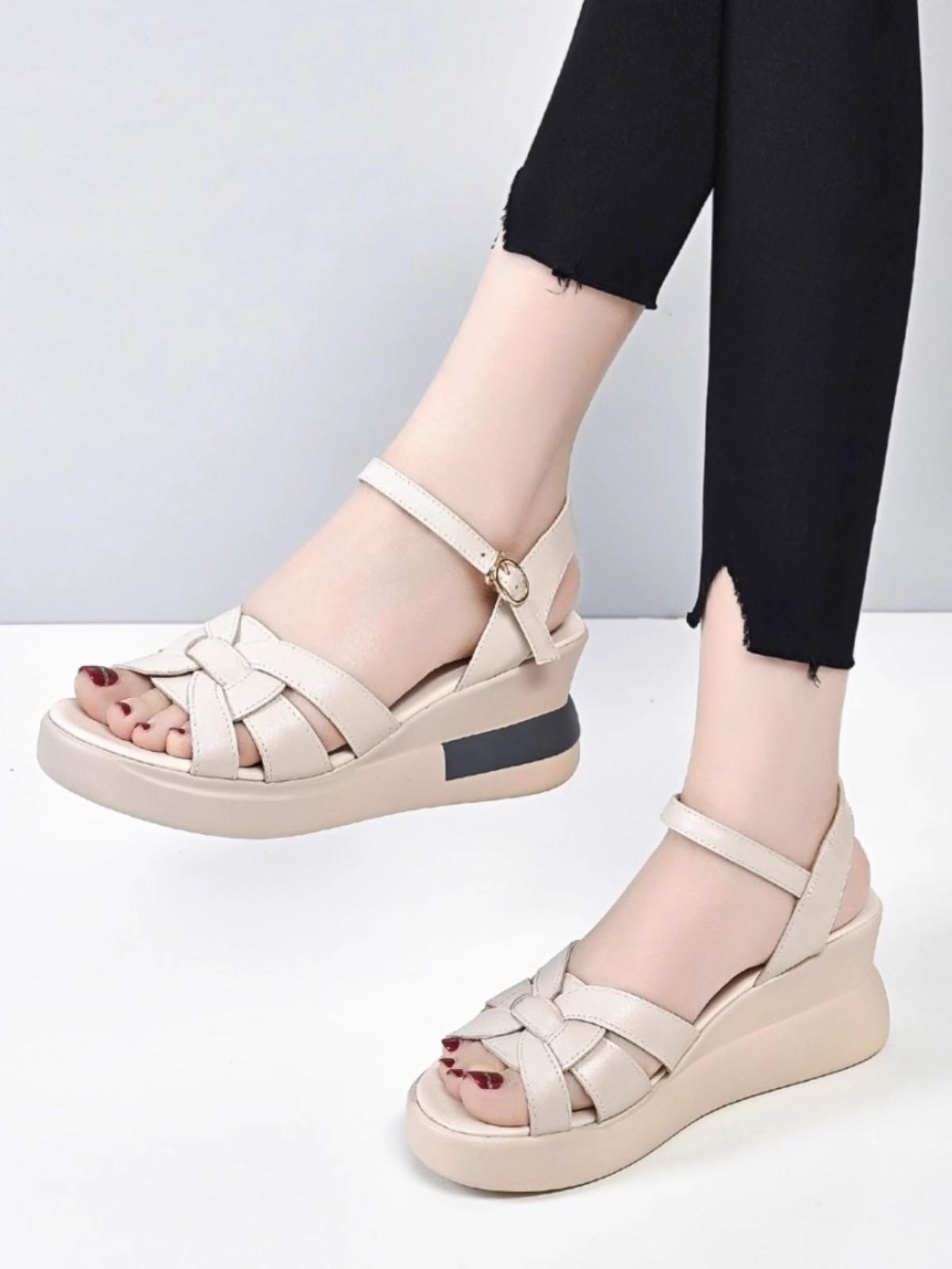 Leather platform sandals women s woven summer new muffin soft sole wedge heel heightening shoes one-word belt 35
Leather platform sandals women s woven summer new muffin soft sole wedge heel heightening shoes one-word belt 35