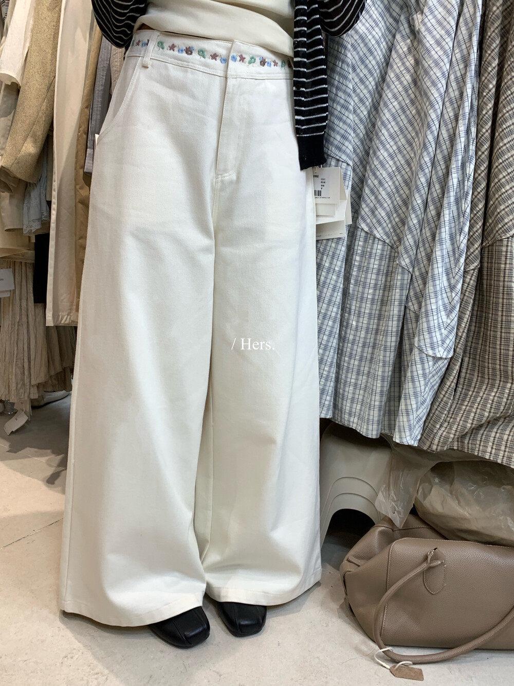 Women s High-Waisted Wide-Leg Pants with Small Floral Embroidery - Slimming, Versatile, and Casual for Spring 2026. Medium брудно-білий
Women s High-Waisted Wide-Leg Pants with Small Floral Embroidery - Slimming, Versatile, and Casual for Spring 2026. Medium брудно-білий