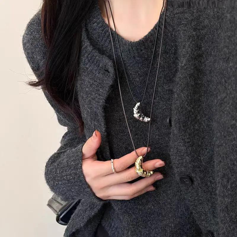 Simple Cow Horn Long Necklace for Women Leather Rope Light Luxury Sweater Chain Fashion Jewelry Accessories срібло сірий колір
Simple Cow Horn Long Necklace for Women Leather Rope Light Luxury Sweater Chain Fashion Jewelry Accessories срібло сірий колір