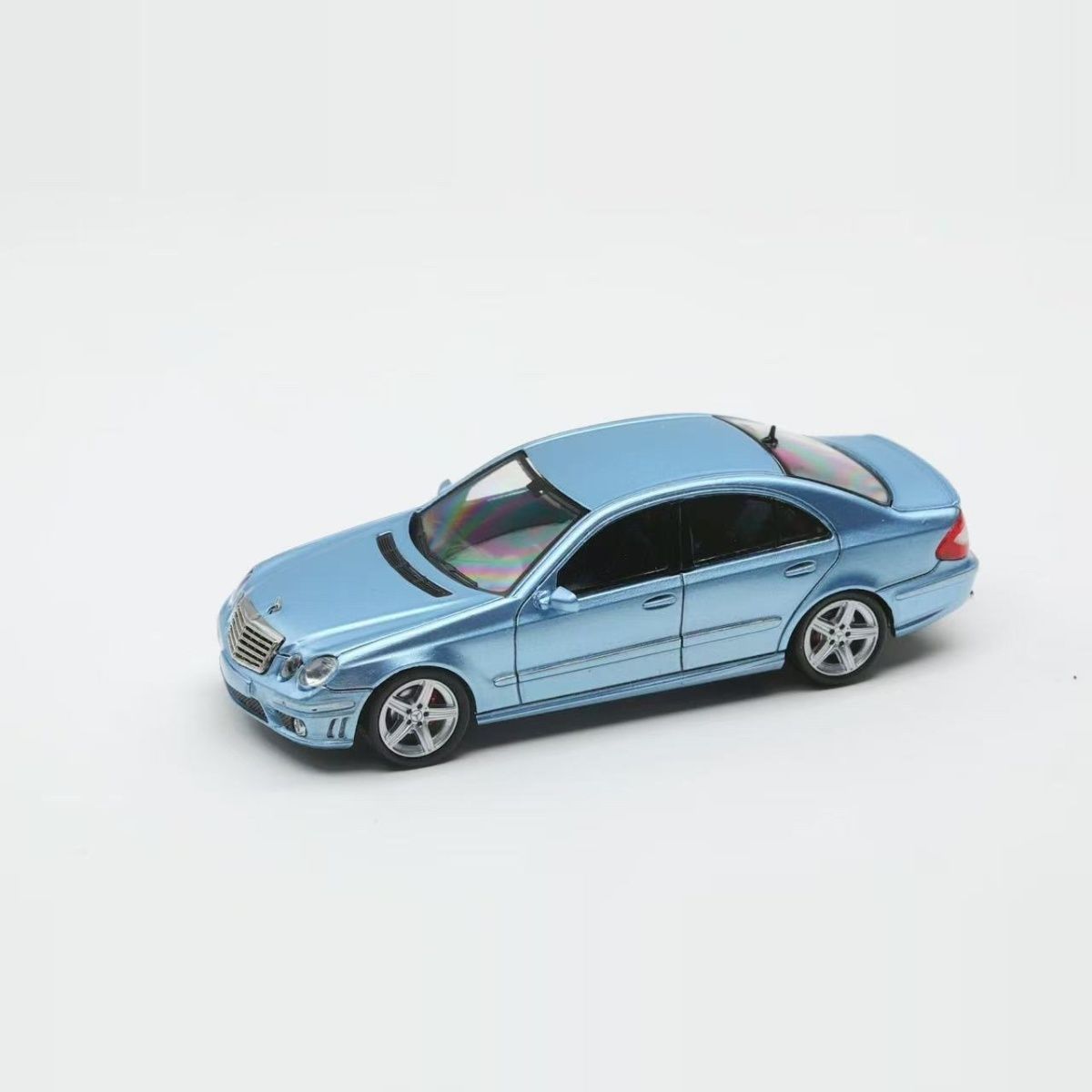 KingModel Diecast 1:64 Mercedes-Benz E63 W211 Car Model Benz Play Vehicles Collectible Model Cars Toys for Boys Gift
KingModel Diecast 1:64 Mercedes-Benz E63 W211 Car Model Benz Play Vehicles Collectible Model Cars Toys for Boys Gift