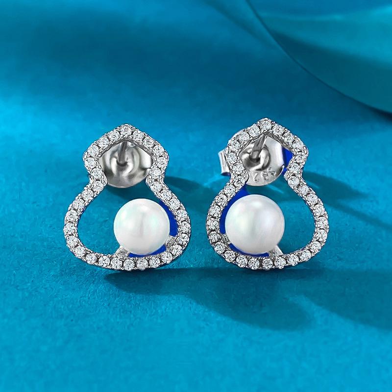 S925 Silver Gourd Stud Earrings with 5.0mm Round Pearl - Versatile Daily Fashion for Women, Xiaohongshu Style S925 Silver
S925 Silver Gourd Stud Earrings with 5.0mm Round Pearl - Versatile Daily Fashion for Women, Xiaohongshu Style S925 Silver