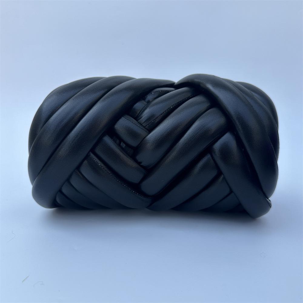 1000g new metal thread, bright leather material, Icelandic DIY bag, hand-woven cloth thread, throw pillow cat nest filling yarn
1000g new metal thread, bright leather material, Icelandic DIY bag, hand-woven cloth thread, throw pillow cat nest filling yarn