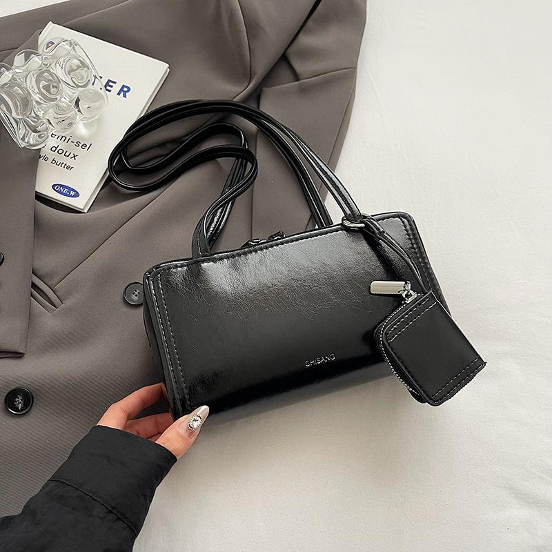 Ladies Brown Handbag PU Leather Vintage Textured Small Bag Women Versatile One Shoulder Underarm Bag Korean Fashion Handbag 22cmX12cmX7cm
Ladies Brown Handbag PU Leather Vintage Textured Small Bag Women Versatile One Shoulder Underarm Bag Korean Fashion Handbag 22cmX12cmX7cm