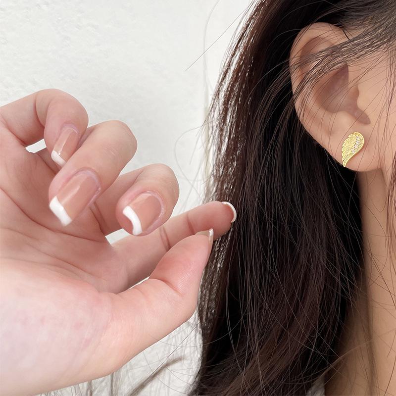 S925 Sterling Silver Feather Zircon Stud Earrings for Women - Cute, Simple, and Exquisite Accessory Yellow - Nano Anti-Oxidation Protection
S925 Sterling Silver Feather Zircon Stud Earrings for Women - Cute, Simple, and Exquisite Accessory Yellow - Nano Anti-Oxidation Protection