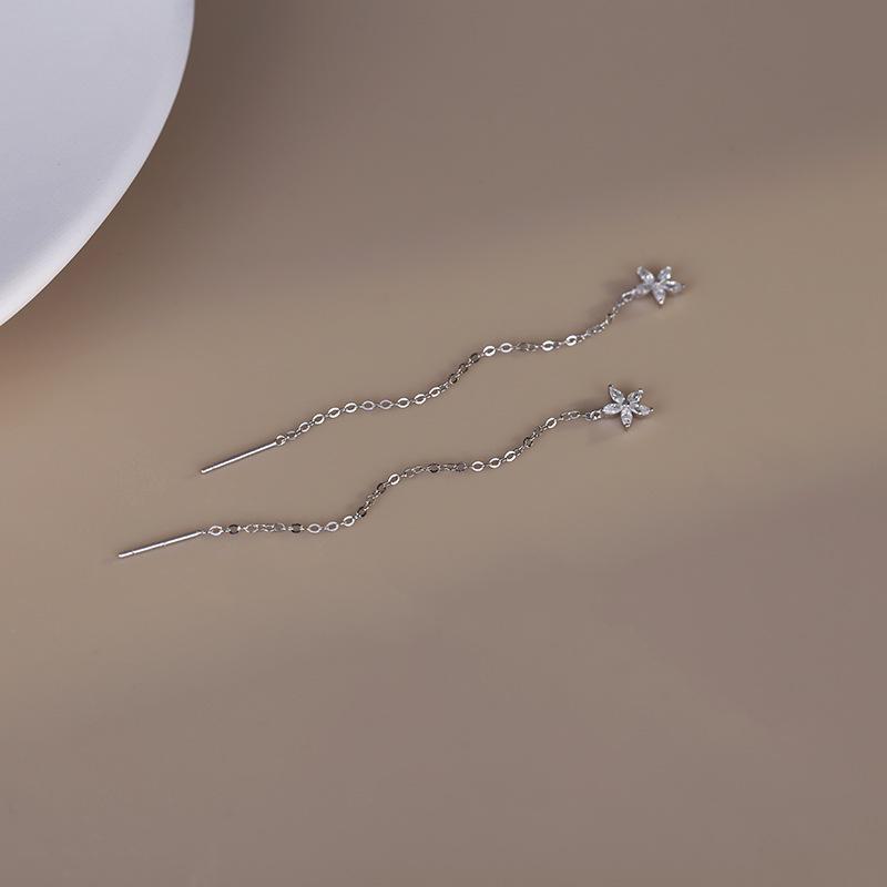 Изысканные романтические серьги-цветы: Позолоченное серебро S925 пробы 14 карат с цирконом – высококачественный, универсальный дизайн для женщин ES1514 белый
Изысканные романтические серьги-цветы: Позолоченное серебро S925 пробы 14 карат с цирконом – высококачественный, универсальный дизайн для женщин ES1514 белый