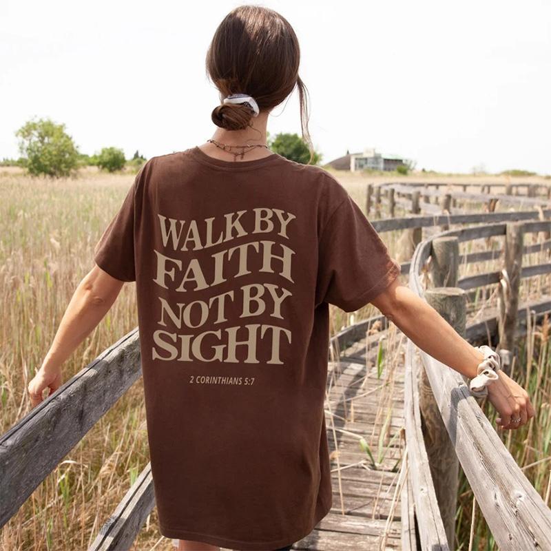 Футболка большого размера Walk By Faith Not By Sight, свободная женская футболка в стиле христианской повседневности, эстетичный топ из 100% хлопка на основе веры
Футболка большого размера Walk By Faith Not By Sight, свободная женская футболка в стиле христианской повседневности, эстетичный топ из 100% хлопка на основе веры