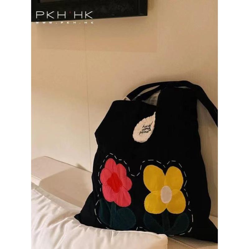HK special spring clothing, new cultural private goods, easy to use, hand-sewn embroidered three-dimensional splicing flower shoulder cloth bag
HK special spring clothing, new cultural private goods, easy to use, hand-sewn embroidered three-dimensional splicing flower shoulder cloth bag