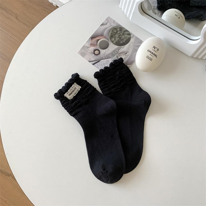 Осенние английские тканевые этикетки однотонные носки, универсальные плиссированные кружевные носки до середины икры для женщин, махровые носки 1 pair чёрный
Осенние английские тканевые этикетки однотонные носки, универсальные плиссированные кружевные носки до середины икры для женщин, махровые носки 1 pair чёрный