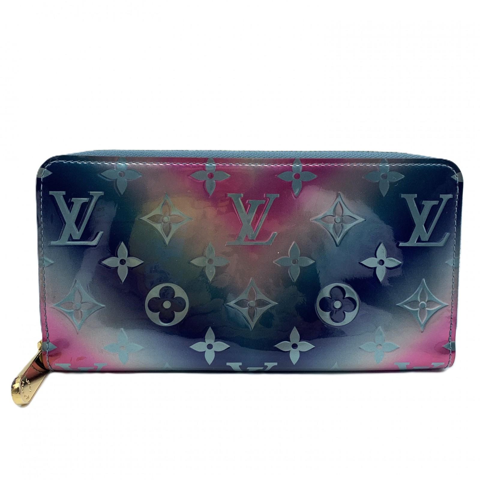 Вжитий гаманець LOUIS VUITTON Monogram Vernis Жіночий
Вжитий гаманець LOUIS VUITTON Monogram Vernis Жіночий