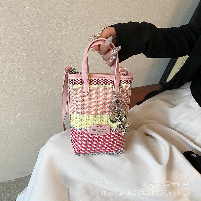 This year s popular fashion contrast handbag women s 2025 new trendy manufacturer mobile phone bag crossbody bag рожевий
This year s popular fashion contrast handbag women s 2025 new trendy manufacturer mobile phone bag crossbody bag рожевий