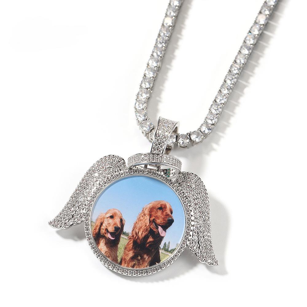 European and American Hip-hop Creative Design Necklace-angel Wings 30mm Round Memory Photo Frame Pendant-personalized DIY Photo Necklace
European and American Hip-hop Creative Design Necklace-angel Wings 30mm Round Memory Photo Frame Pendant-personalized DIY Photo Necklace