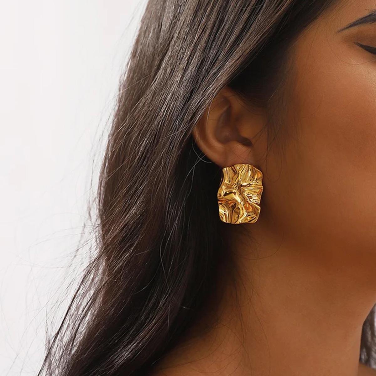 INS Style 18K Gold Titanium Steel Earrings with Lava Pleated Hammered Texture – Women s High-End Versatile Design.
INS Style 18K Gold Titanium Steel Earrings with Lava Pleated Hammered Texture – Women s High-End Versatile Design.