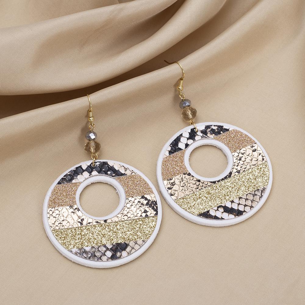Women s Snakeskin Pattern Color Block Leather Earrings with Exaggerated Design and Round Hollow Water Drop Style
Women s Snakeskin Pattern Color Block Leather Earrings with Exaggerated Design and Round Hollow Water Drop Style