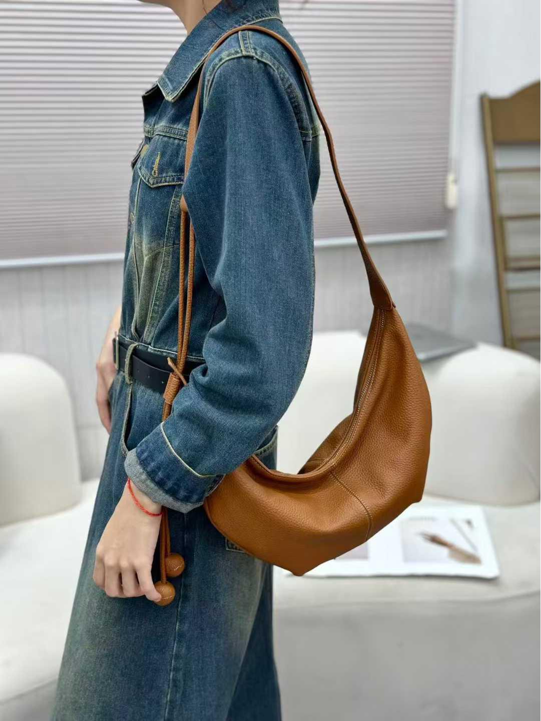 2025 Versatile High-End Genuine Leather Dumpling Bag - Casual Shoulder Crossbody
2025 Versatile High-End Genuine Leather Dumpling Bag - Casual Shoulder Crossbody