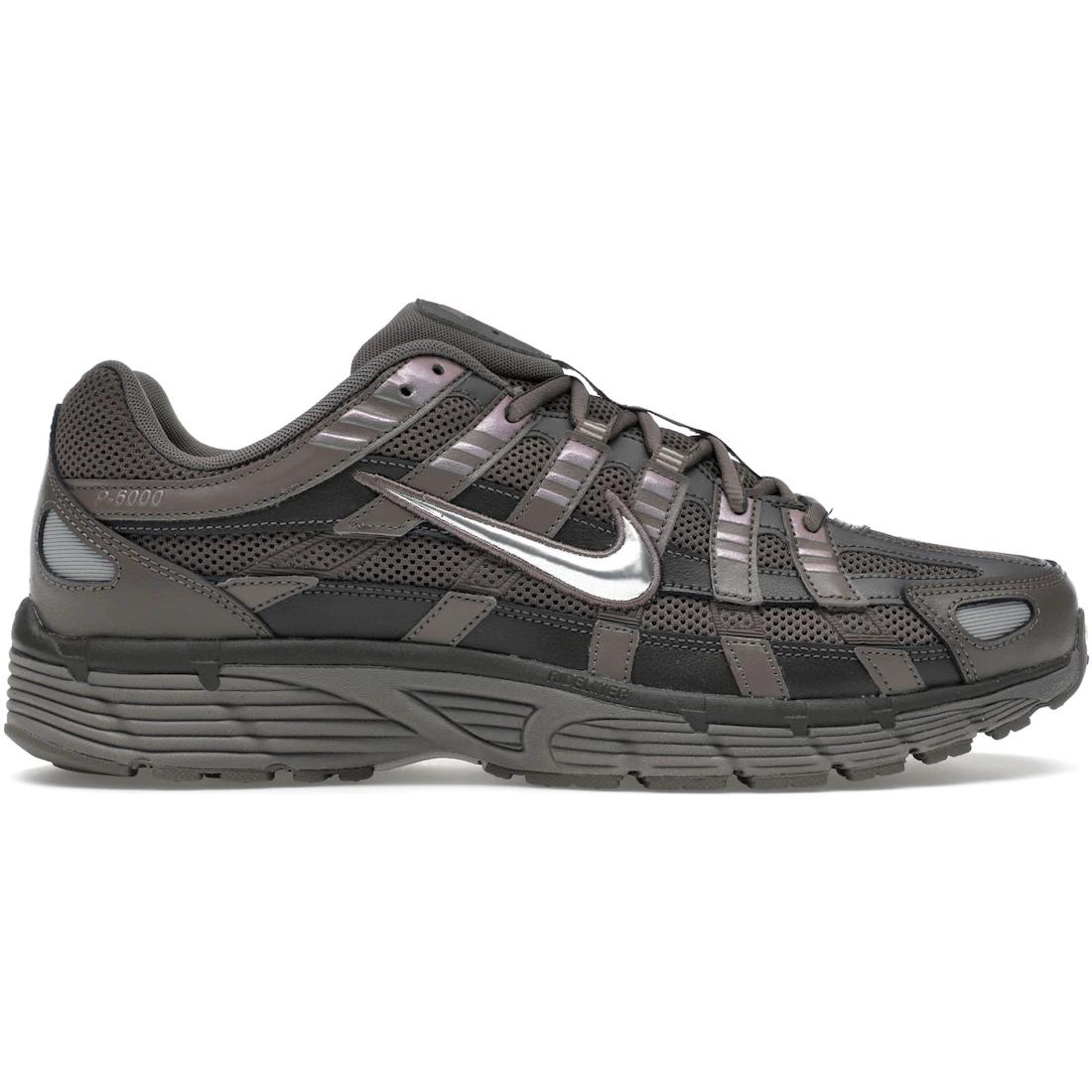 Sneaker Nike P-6000 Cave Stone Medium Ash Flat Pewter Metallic Silver(CD6404-202) 40.5
Sneaker Nike P-6000 Cave Stone Medium Ash Flat Pewter Metallic Silver(CD6404-202) 40.5