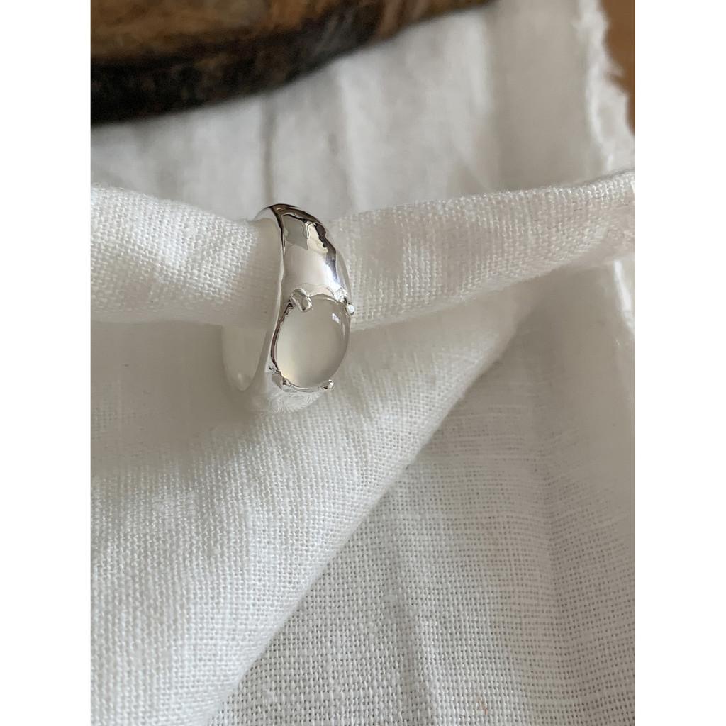 Elegant Korean Inspired Geometric Design White Jade Ring For Women Perfect For Fashionable Occasions
Elegant Korean Inspired Geometric Design White Jade Ring For Women Perfect For Fashionable Occasions
