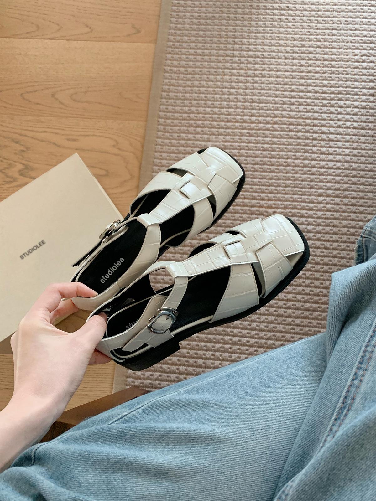 Grape mother of the same style~ Roman style woven design square head hollow bag head soft surface small thick heel sandals women s summer 40
Grape mother of the same style~ Roman style woven design square head hollow bag head soft surface small thick heel sandals women s summer 40