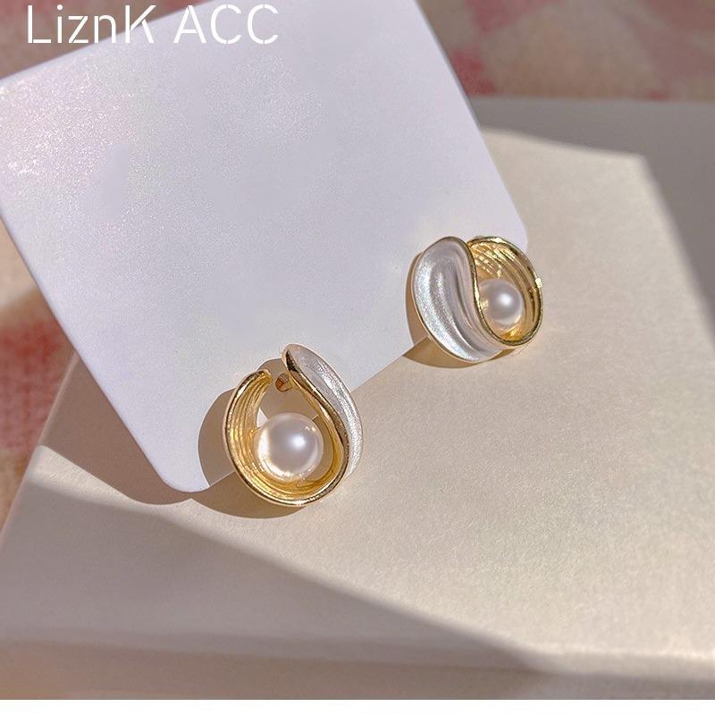 S925 Silver Stud Earrings, Korean Design with Pearl and Drip Oil, Women s High-End Influencer Style
S925 Silver Stud Earrings, Korean Design with Pearl and Drip Oil, Women s High-End Influencer Style