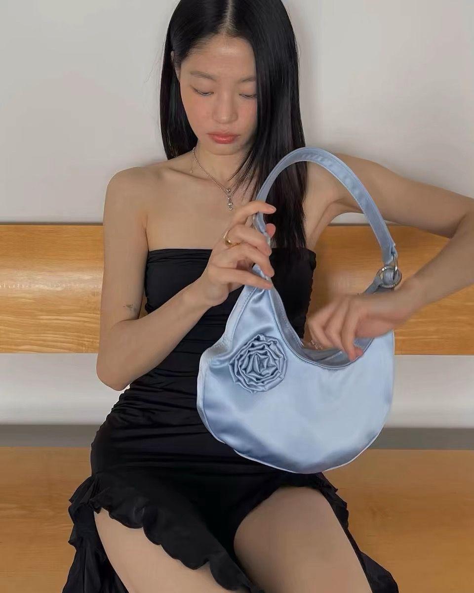 JIAERDI Fairy Core Y2k Bag Women Hot Girls Silk Rose Blossoms Half Moon Shoulder Bags Handbag Female Blue Underarm Bag Purse синий
JIAERDI Fairy Core Y2k Bag Women Hot Girls Silk Rose Blossoms Half Moon Shoulder Bags Handbag Female Blue Underarm Bag Purse синий