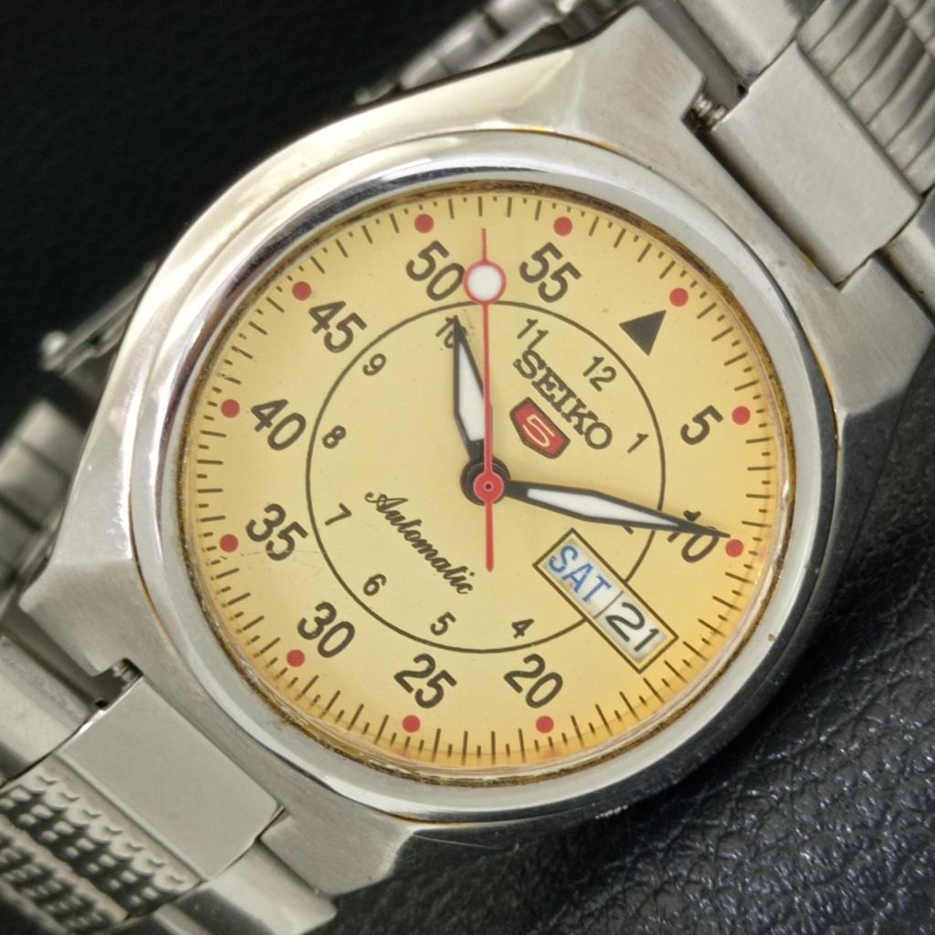 Б/у оригинальные винтажные часы SEIKO 5 с автоподзаводом из Японии, мужские, бежевого цвета, с циферблатом a433886-2 R119-a433886
Б/у оригинальные винтажные часы SEIKO 5 с автоподзаводом из Японии, мужские, бежевого цвета, с циферблатом a433886-2 R119-a433886