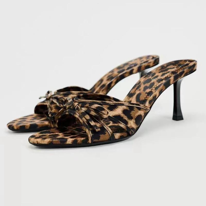 Leopard print high-heeled slippers for women to wear 2025 summer large size pointed stiletto bow cool slippers for women 35 цветной печати леопарда
Leopard print high-heeled slippers for women to wear 2025 summer large size pointed stiletto bow cool slippers for women 35 цветной печати леопарда