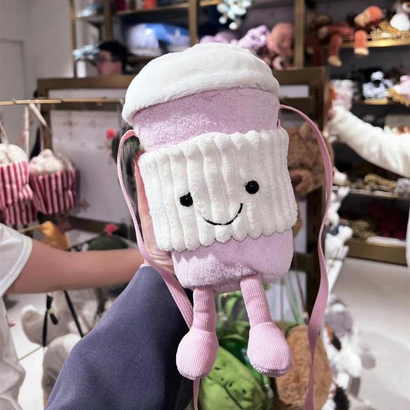 Мультяшный Кофе Молочный Чай Пакет Интересный Кулон Плюшевая Игрушка Брелок Куклы Сопровождающие Чашки Наплечные Плюшевые Сумки
Мультяшный Кофе Молочный Чай Пакет Интересный Кулон Плюшевая Игрушка Брелок Куклы Сопровождающие Чашки Наплечные Плюшевые Сумки