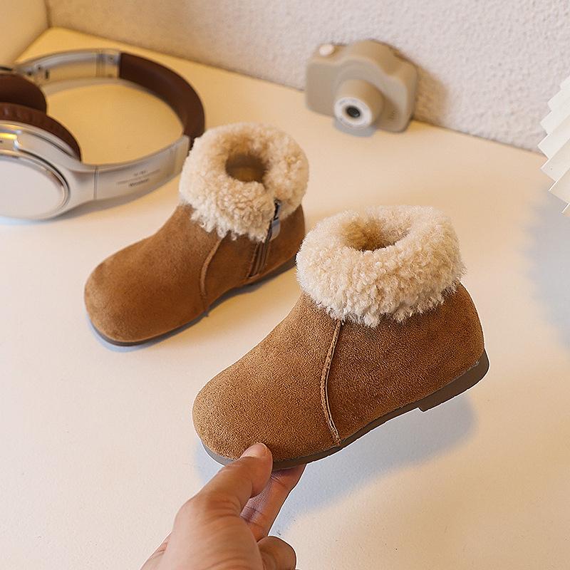 Girls Fashionable Snow Boots, Comfortable New Children s Retro Furry Short Boots, Fleece-Lined Flat Winter Cotton Shoes 23-28Please take a photo
Girls Fashionable Snow Boots, Comfortable New Children s Retro Furry Short Boots, Fleece-Lined Flat Winter Cotton Shoes 23-28Please take a photo