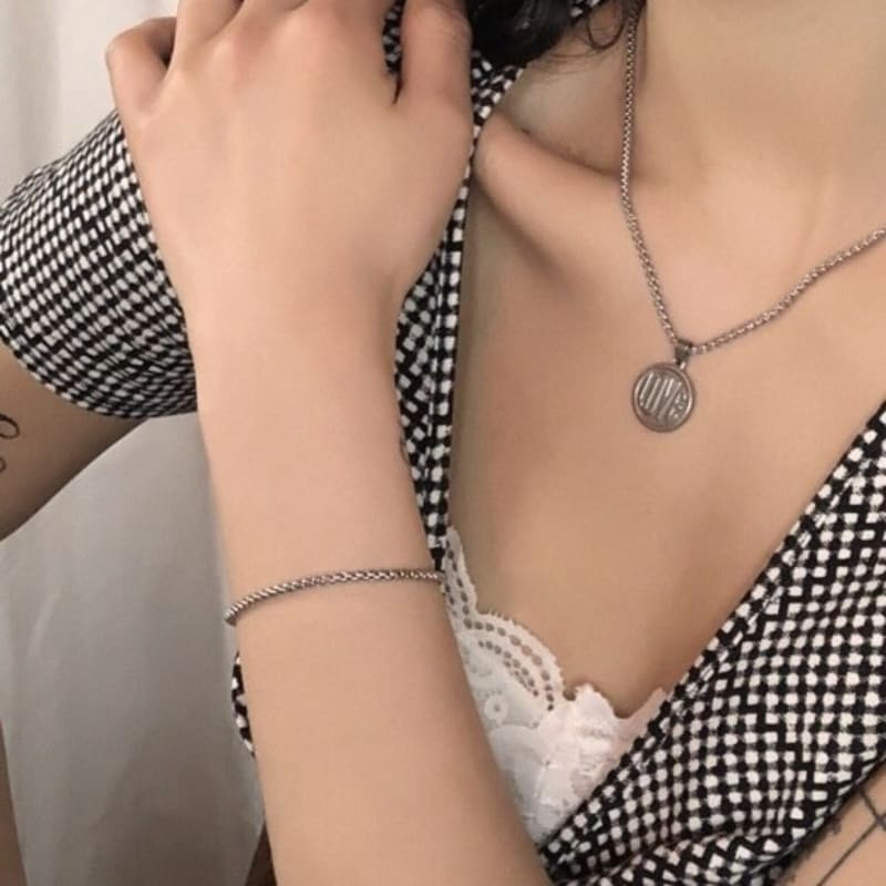 August Harmony Box chain bracelet (2color) Silver
August Harmony Box chain bracelet (2color) Silver