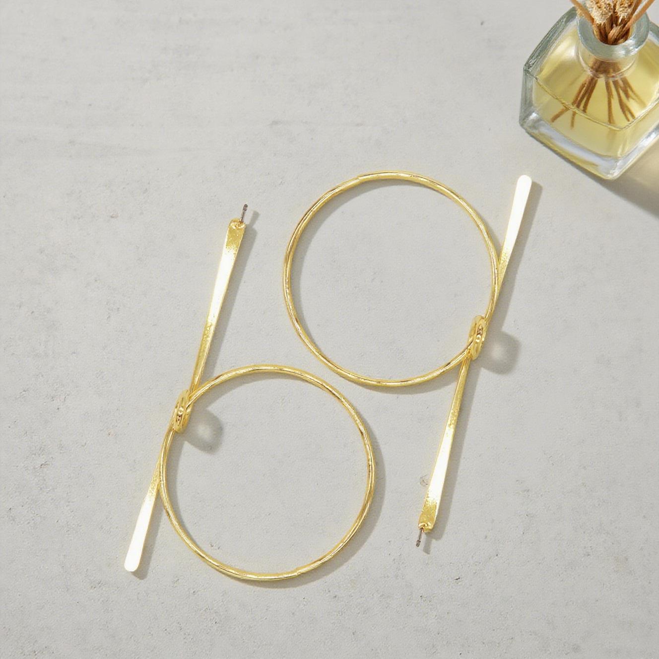 Geometric personality, simple and versatile long strip women s earrings, earrings, earrings, party and festival wear золотий жовтий колір
Geometric personality, simple and versatile long strip women s earrings, earrings, earrings, party and festival wear золотий жовтий колір