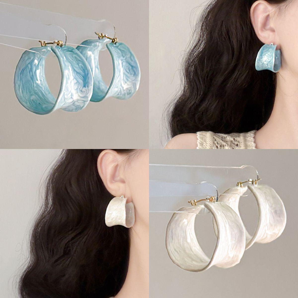Irregular texture dripping oil yuan earrings, Korean fashion high-end ear buckles, versatile temperament, light luxury stud earrings, women
Irregular texture dripping oil yuan earrings, Korean fashion high-end ear buckles, versatile temperament, light luxury stud earrings, women