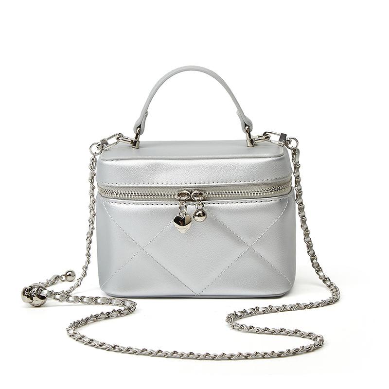 Классическая сумка-цепочка с бриллиантами, женская мини-сумочка для помады, универсальная портативная сумка-коробочка, модная наплечная сумка-мессенджер серебряный
Классическая сумка-цепочка с бриллиантами, женская мини-сумочка для помады, универсальная портативная сумка-коробочка, модная наплечная сумка-мессенджер серебряный