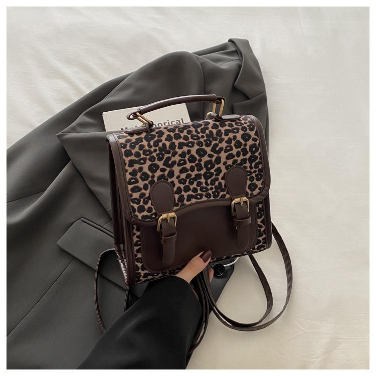Women Bag College-style Leopard Print Backpack Student Hand-carried Schoolbag Retro Single-shoulder Backpack Coffee Color Simple
Women Bag College-style Leopard Print Backpack Student Hand-carried Schoolbag Retro Single-shoulder Backpack Coffee Color Simple