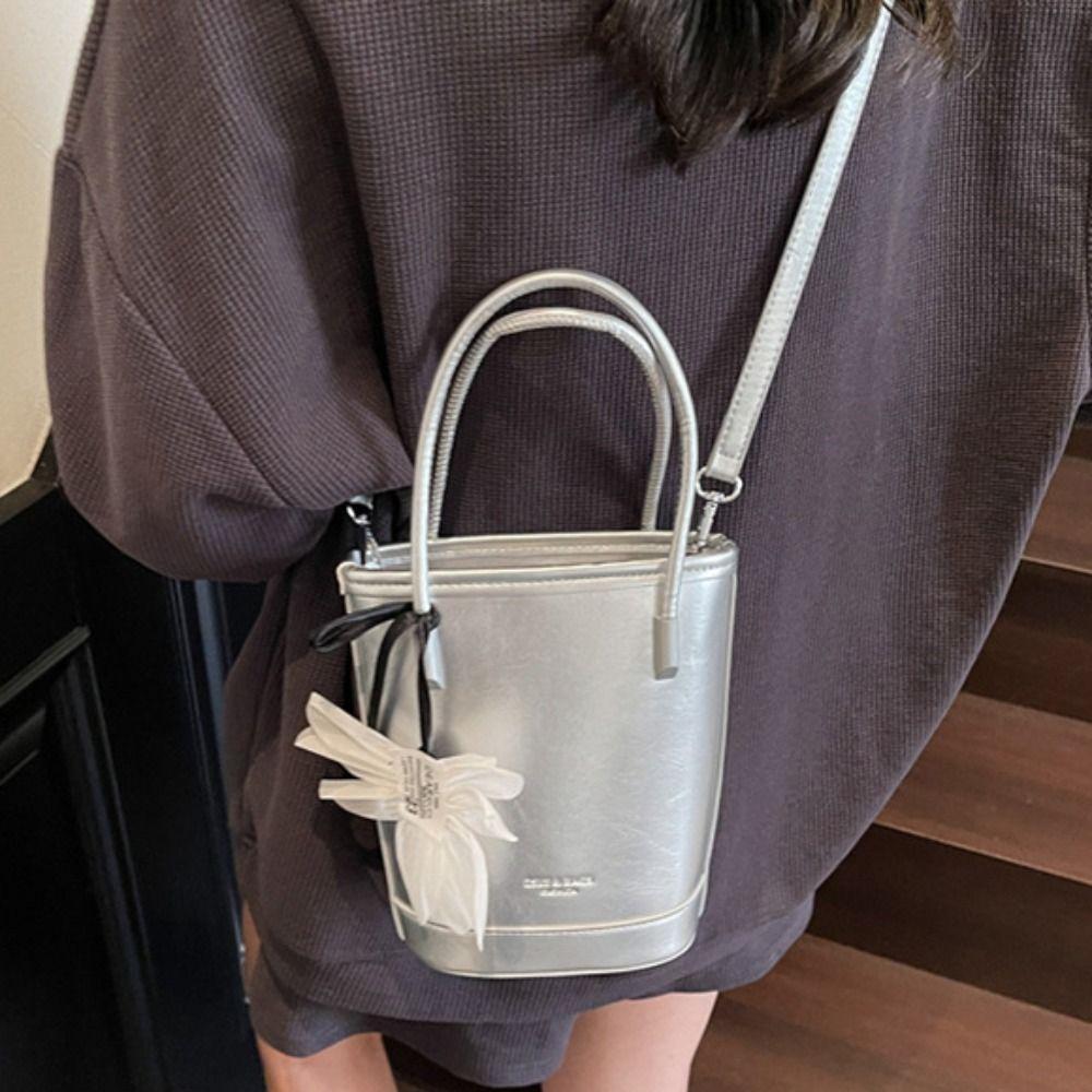 Pu Leather Women s Handbag with Pendant Crossbody Bag Casual Flower Bucket Bag Outdoor срібний
Pu Leather Women s Handbag with Pendant Crossbody Bag Casual Flower Bucket Bag Outdoor срібний