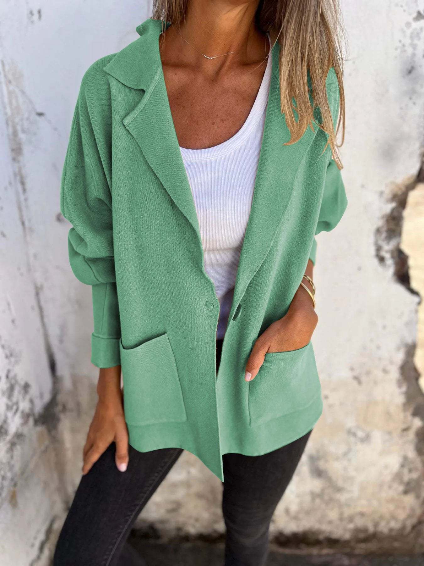 Autumn new women s European and American independent station casual versatile lapel pocket jacket XXXL зелений
Autumn new women s European and American independent station casual versatile lapel pocket jacket XXXL зелений