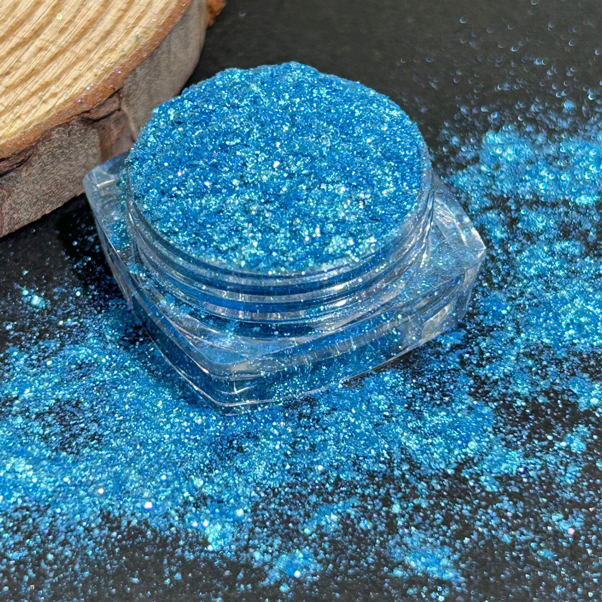 **Переливающийся серебристый блестящий хайлайтер и тени для век** 3 g
**Переливающийся серебристый блестящий хайлайтер и тени для век** 3 g