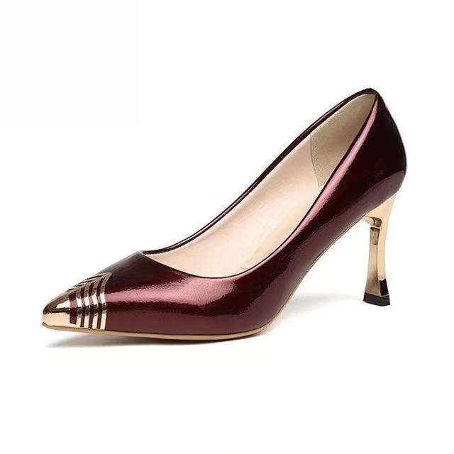 New In Red Special Head Spiral Pattern Fashion Women s Shoes Pointed Fine Heel Wedding High Heels Banquet Nightclub with Shoes 40
New In Red Special Head Spiral Pattern Fashion Women s Shoes Pointed Fine Heel Wedding High Heels Banquet Nightclub with Shoes 40