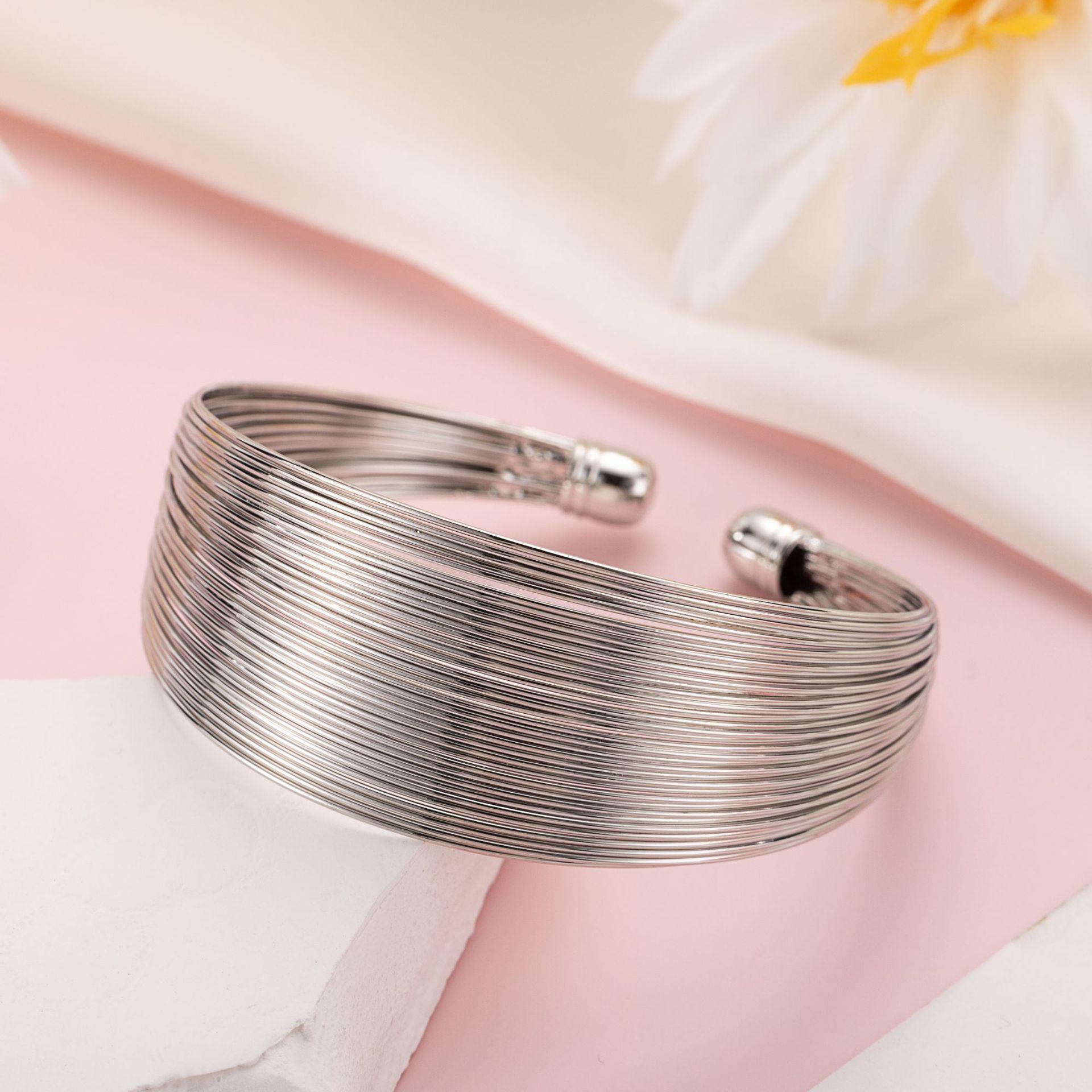 Elegant High-End Wide Edge Bracelet: Luxurious European & American Style Statement Jewelry
Elegant High-End Wide Edge Bracelet: Luxurious European & American Style Statement Jewelry