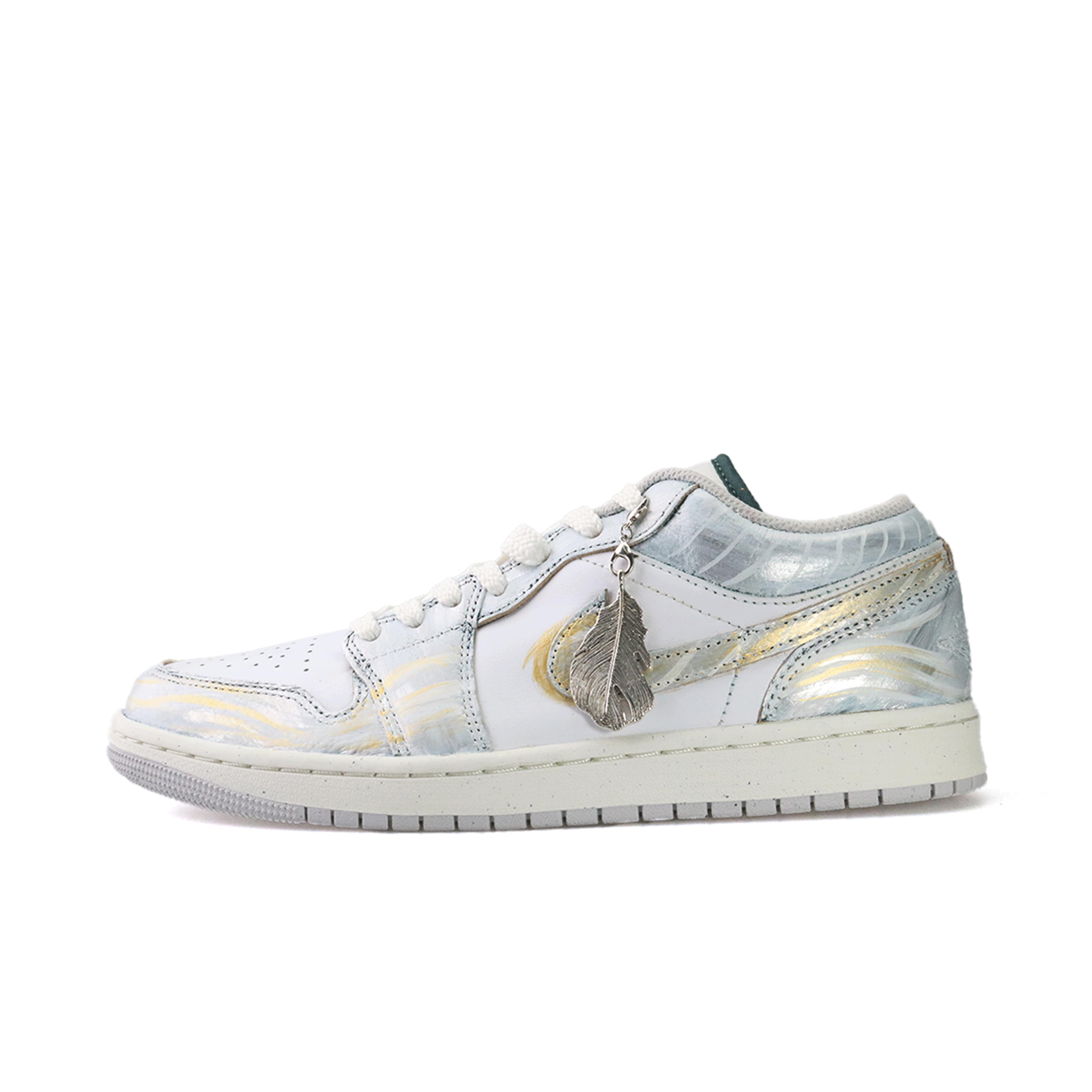 Jordan Air Jordan 1 Phantom Feather Tale Charm Edition Abrasion Resistant Low top Vintage Basketball Shoes Unisex FQ7687-300(Team1093-) 36.5
Jordan Air Jordan 1 Phantom Feather Tale Charm Edition Abrasion Resistant Low top Vintage Basketball Shoes Unisex FQ7687-300(Team1093-) 36.5