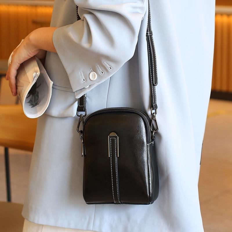 Маленькая сумка женская новая модная сумка-мессенджер женская сумка-ракушка универсальная кожаная женская сумка сумка на плечо женская сумка для мобильного телефона чёрный
Маленькая сумка женская новая модная сумка-мессенджер женская сумка-ракушка универсальная кожаная женская сумка сумка на плечо женская сумка для мобильного телефона чёрный