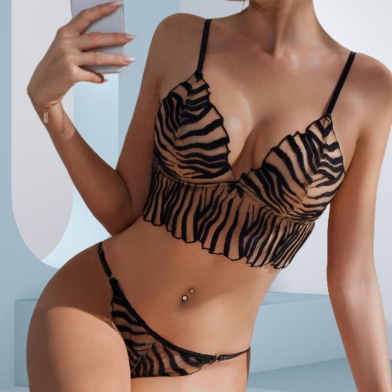 Новый женский комплект сексуального нижнего белья с леопардовой сеткой, прозрачные стринги в стиле листьев, комплект нижнего белья для женщин, дышащий, мягкий, удобный комплект нижнего белья с открытой спиной XL
Новый женский комплект сексуального нижнего белья с леопардовой сеткой, прозрачные стринги в стиле листьев, комплект нижнего белья для женщин, дышащий, мягкий, удобный комплект нижнего белья с открытой спиной XL