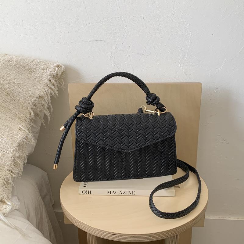 Kelly bag trendy temperament versatile small square bag women s personality casual solid color retro casual commuter messenger bag чорний
Kelly bag trendy temperament versatile small square bag women s personality casual solid color retro casual commuter messenger bag чорний