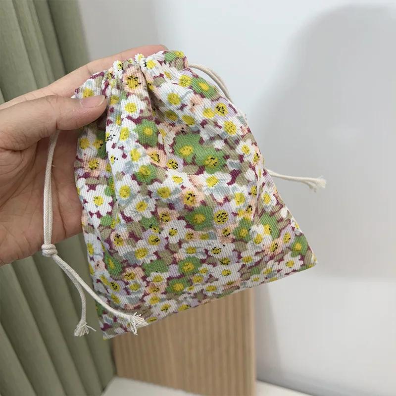 Small Floral Print Cosmetic Storage Drawstring Bag Mini Drawstring Makeup Lipstick Bag Cloth Travel String Bag Pouch for Woman
Small Floral Print Cosmetic Storage Drawstring Bag Mini Drawstring Makeup Lipstick Bag Cloth Travel String Bag Pouch for Woman