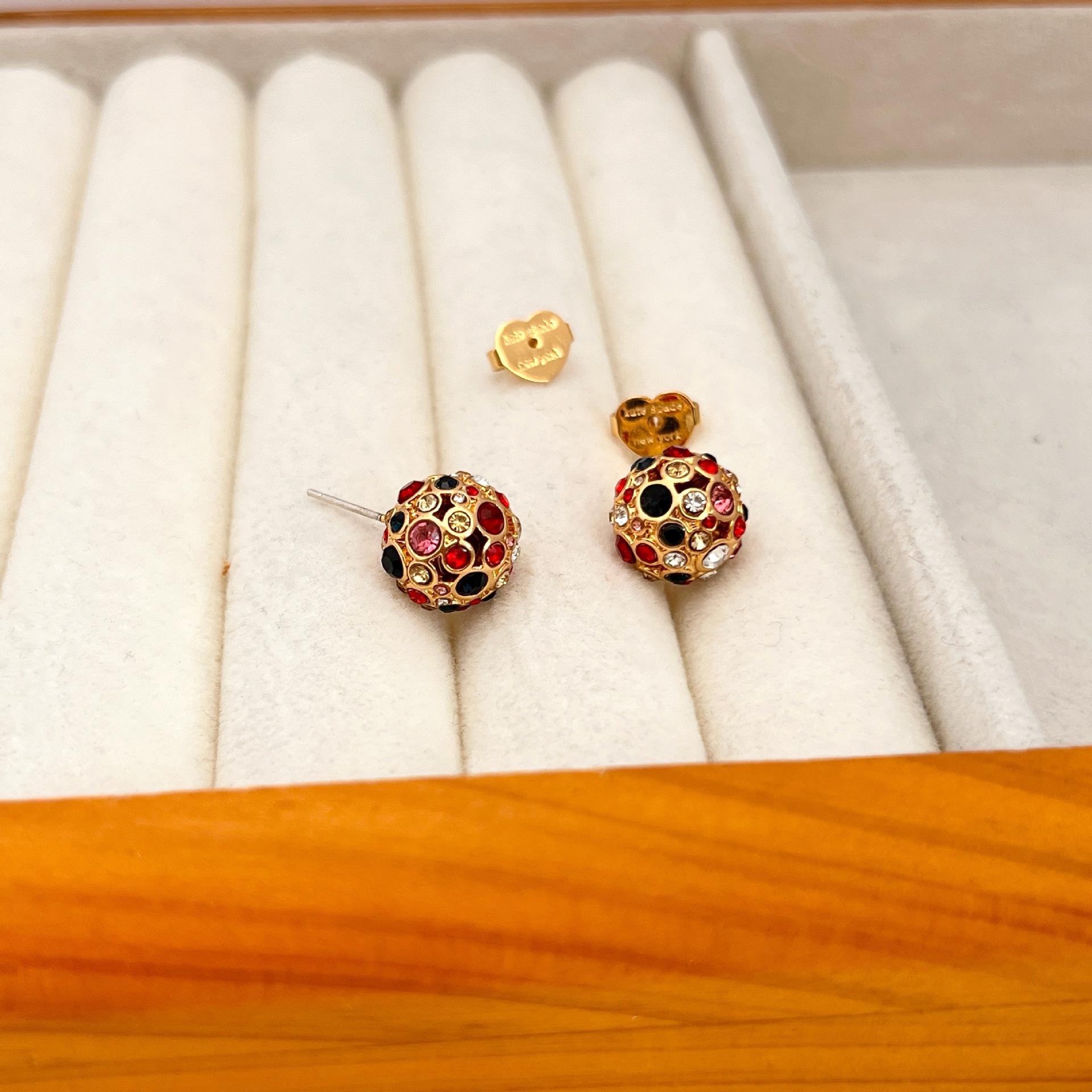 Three-Dimensional Hollow Metal Ball Stud Earrings Light Luxury Commuting Color Full Diamond Inlaid Versatile Earrings
Three-Dimensional Hollow Metal Ball Stud Earrings Light Luxury Commuting Color Full Diamond Inlaid Versatile Earrings