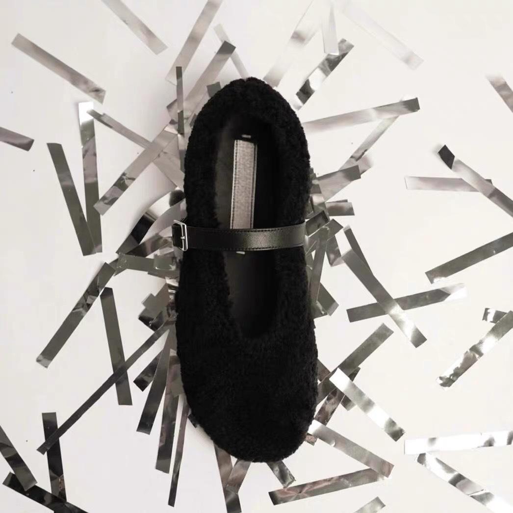 Niche round head shallow mouth one-word buckle with flat bottom Mao Mao shoes early spring new leather fashion versatile single shoes women 40 красный
Niche round head shallow mouth one-word buckle with flat bottom Mao Mao shoes early spring new leather fashion versatile single shoes women 40 красный