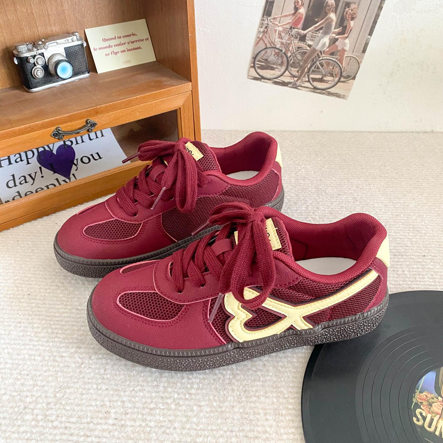 B-9379 latex insole/autumn 2024 new German training shoes women s shoes flat bottom niche lace-up love board shoes 35 тёмно-синий
B-9379 latex insole/autumn 2024 new German training shoes women s shoes flat bottom niche lace-up love board shoes 35 тёмно-синий